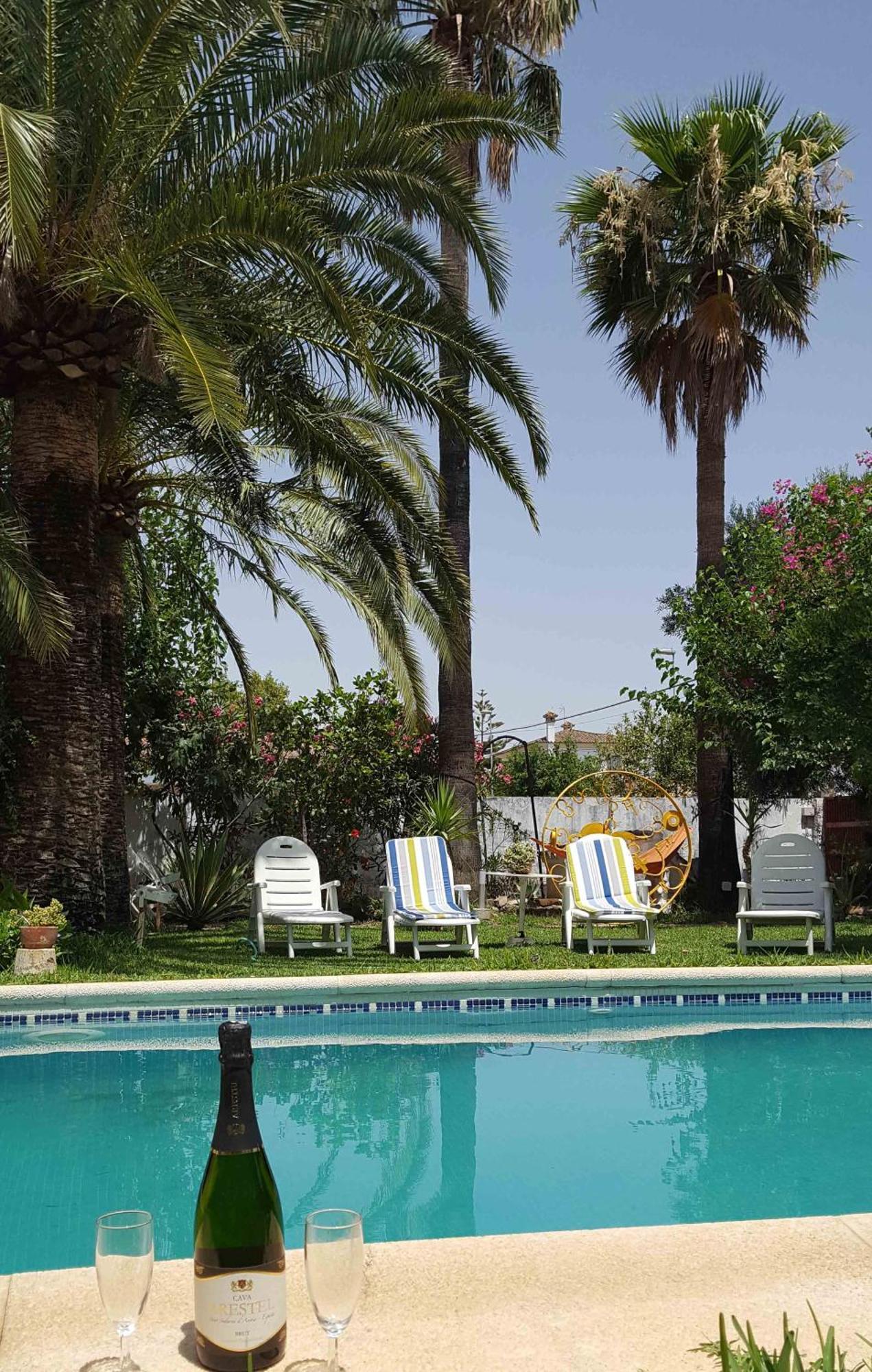 Sunny Pool & Garden In Villa *